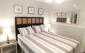 Budget Friendly Condo Perfect For A Romantic Getaway Within Walking Distance To The Beach!